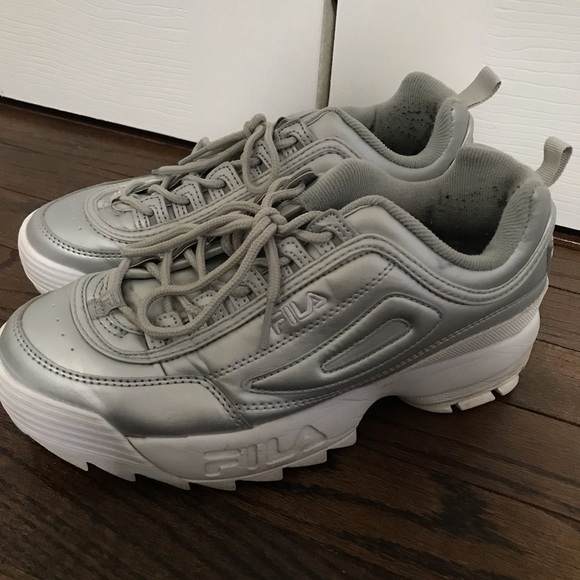 black fila disruptor women's